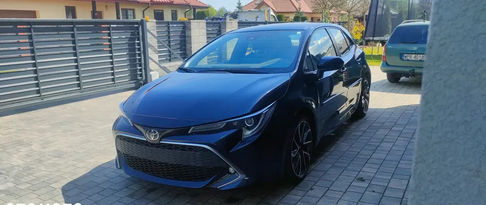 toyota opolskie Toyota Corolla cena 99800 przebieg: 40000, rok produkcji 2021 z Gostynin